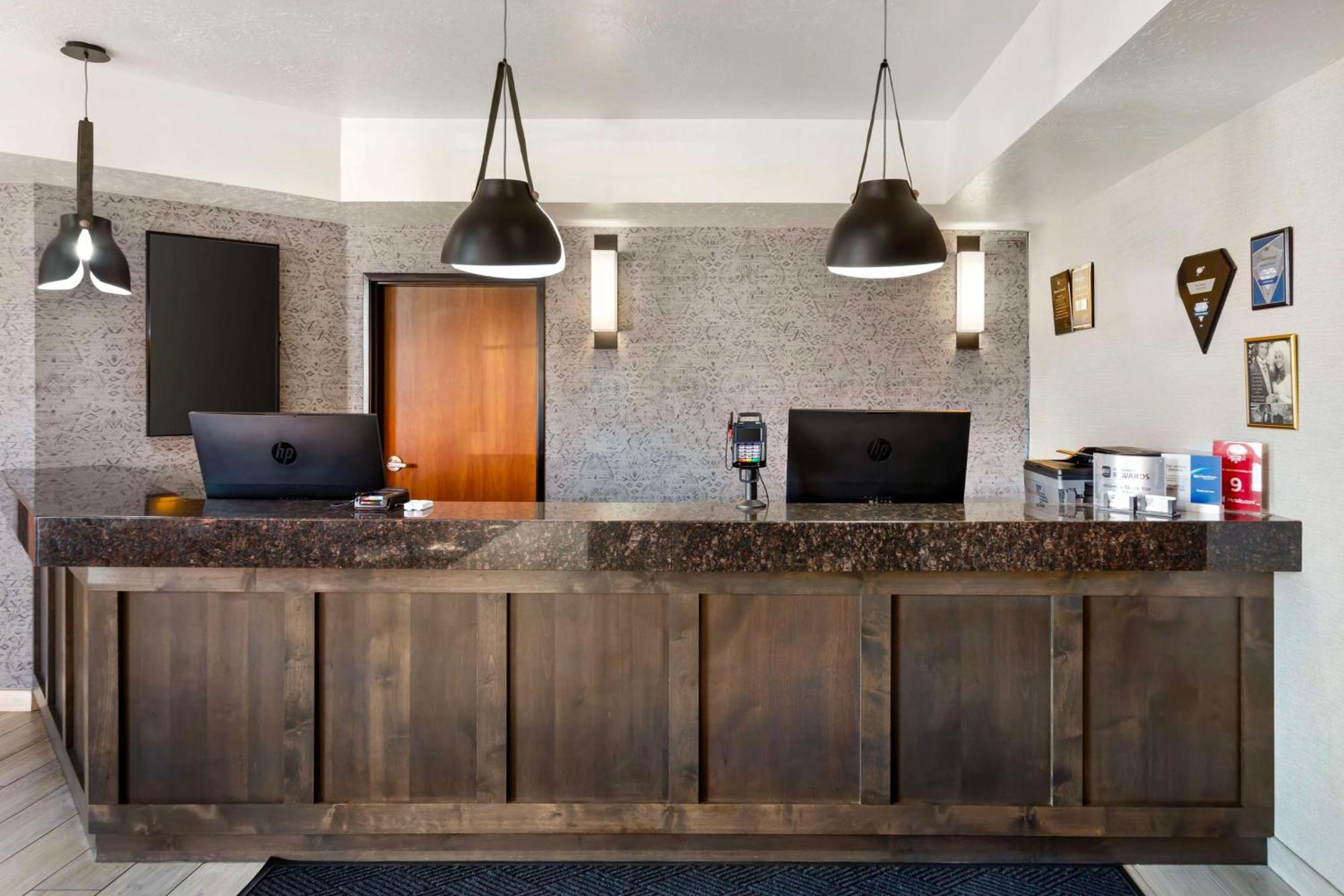 Best Western Holiday Hills Coalville Exteriör bild
