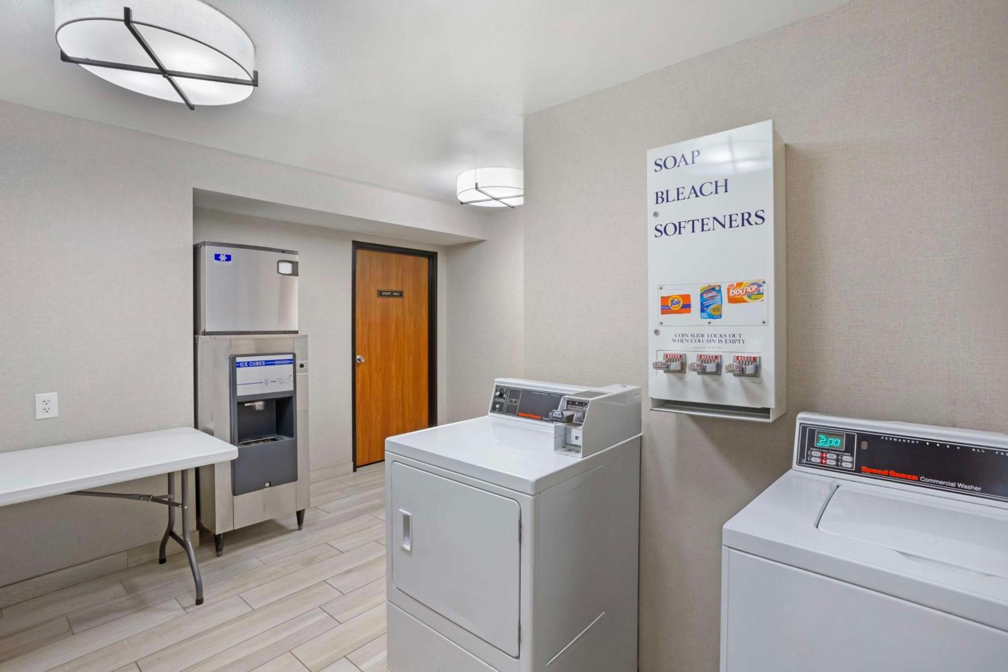 Best Western Holiday Hills Coalville Exteriör bild