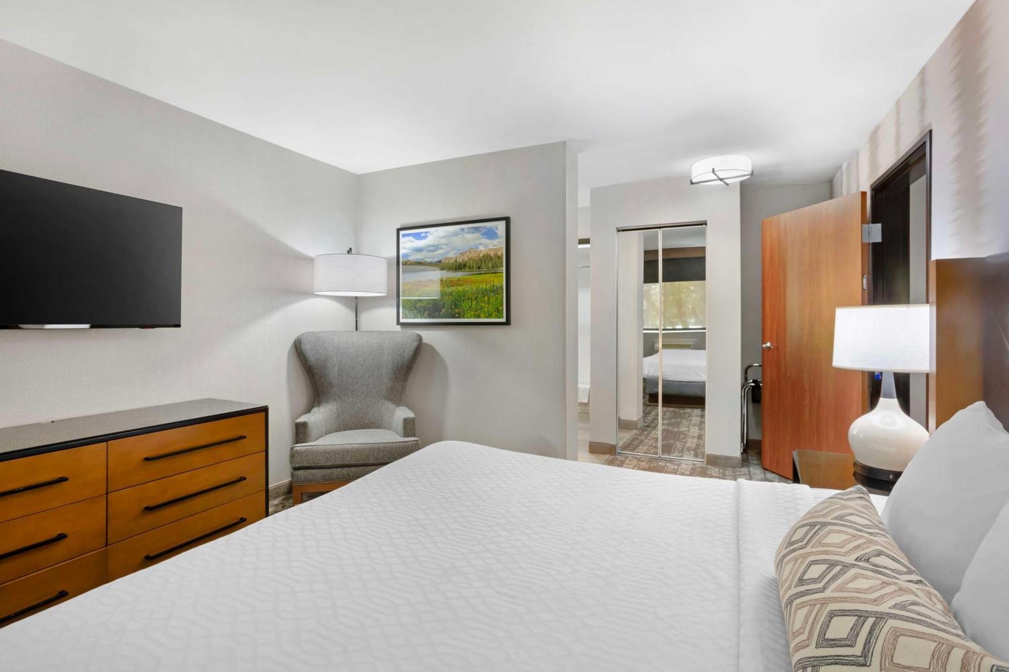 Best Western Holiday Hills Coalville Exteriör bild