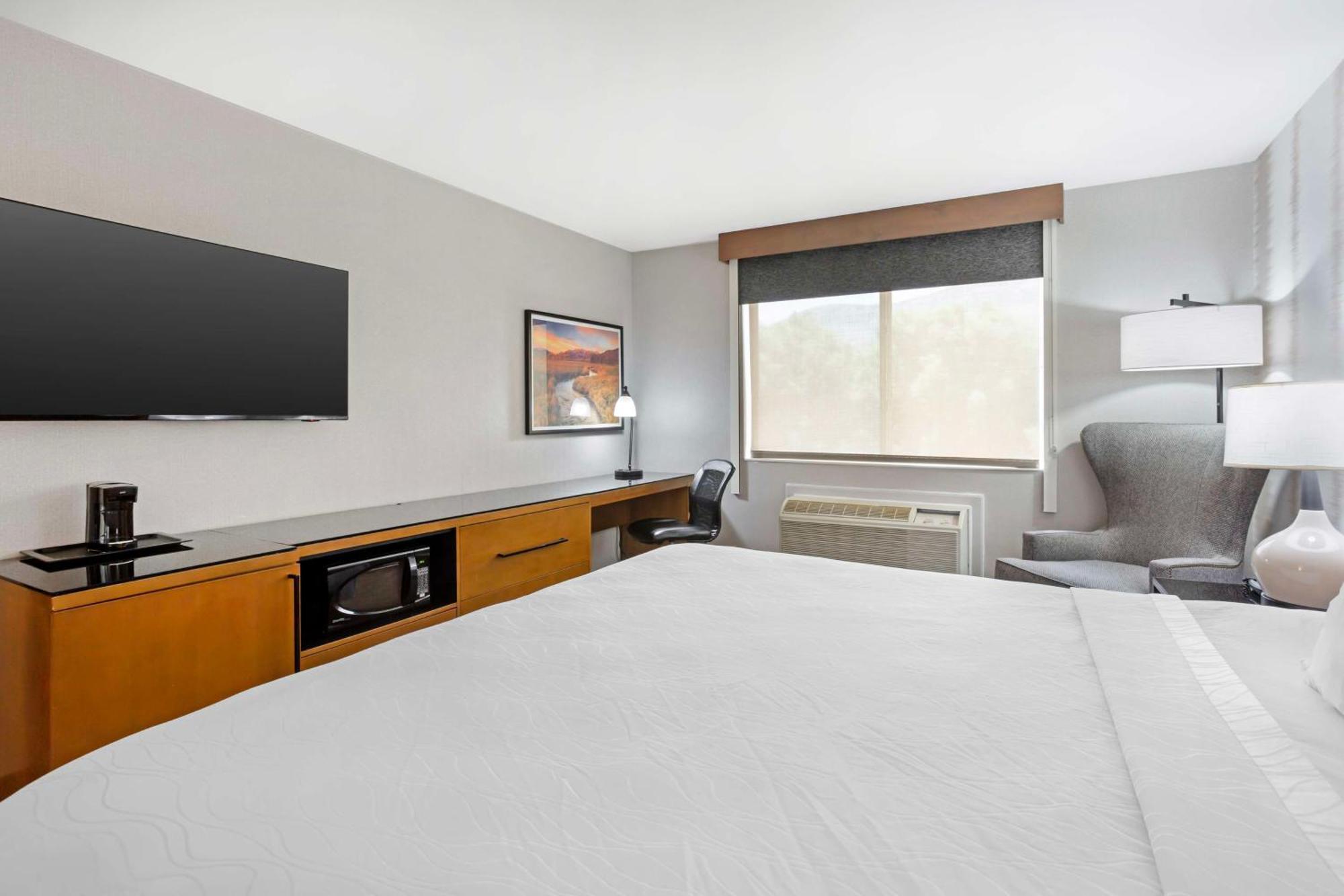 Best Western Holiday Hills Coalville Exteriör bild