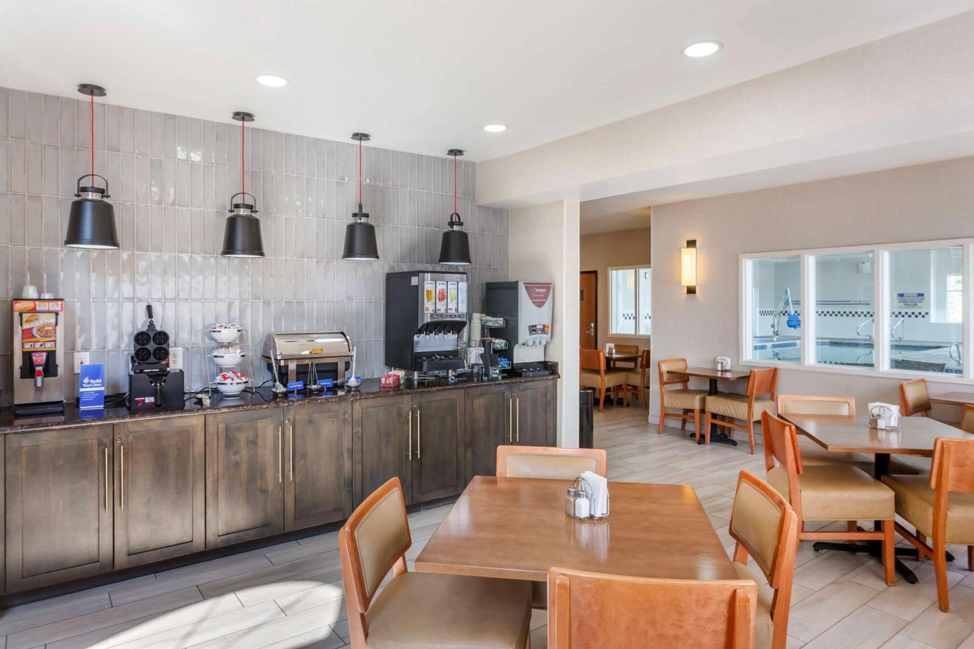 Best Western Holiday Hills Coalville Exteriör bild