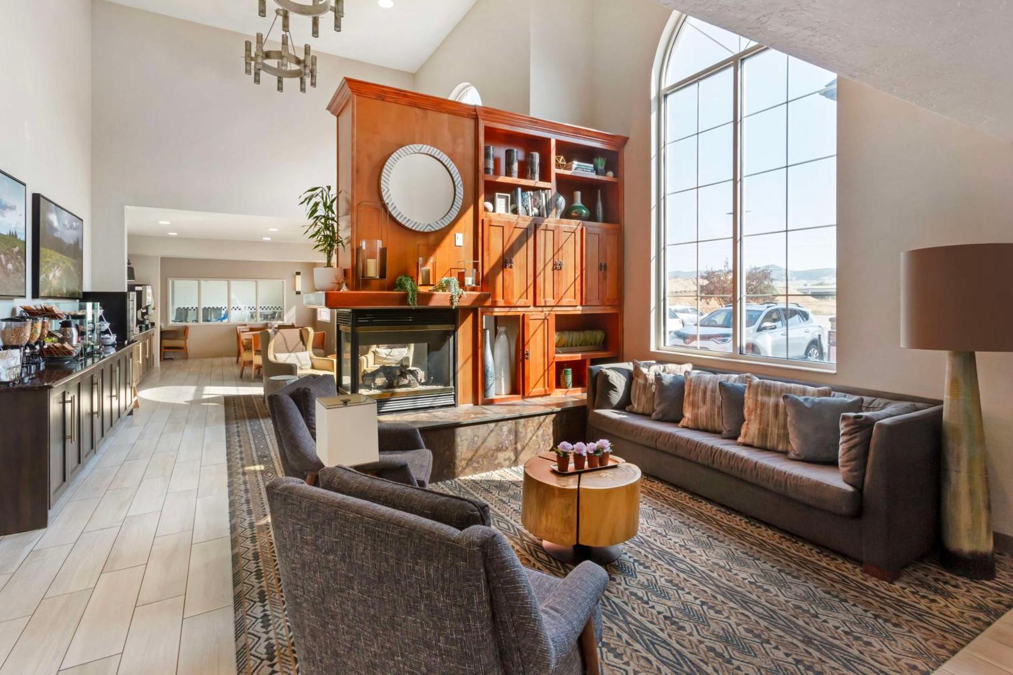 Best Western Holiday Hills Coalville Exteriör bild